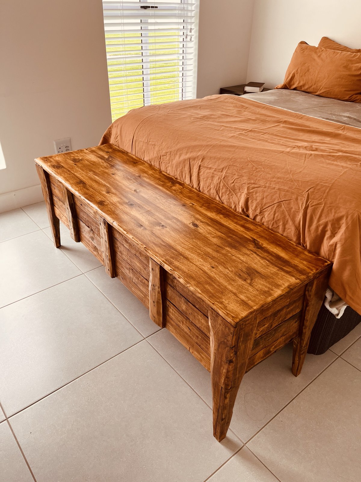 Bed end kist
