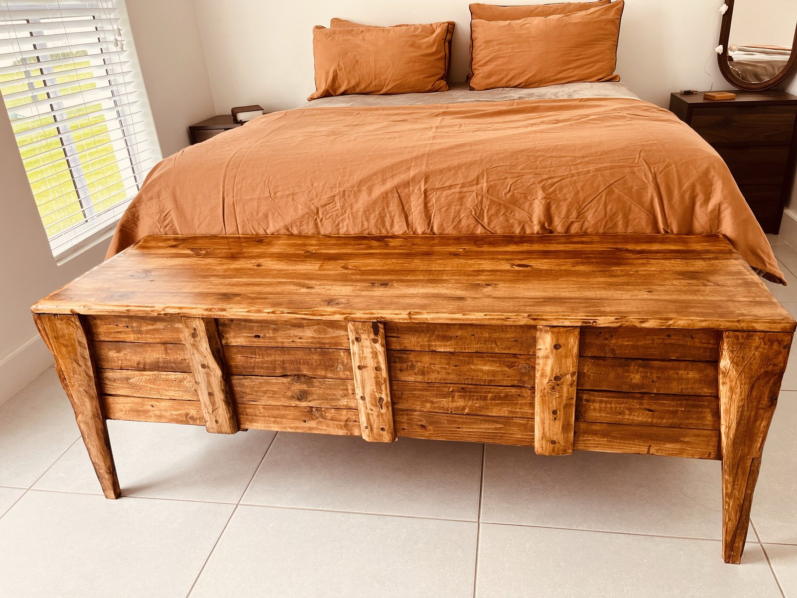 Bed end kist