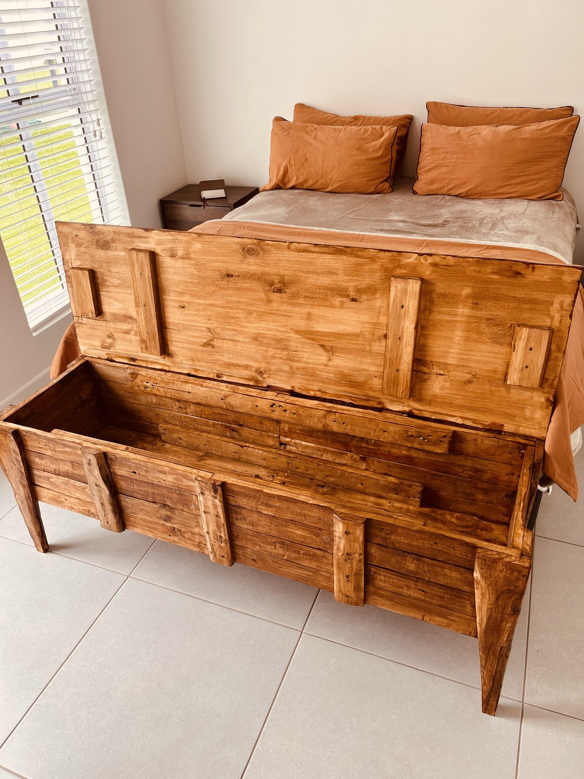 Bed end kist